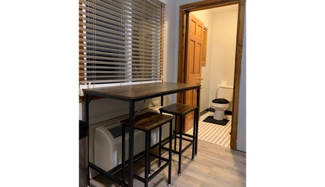 Nice quiet spot Fresh remodeled efficiency apartment #2