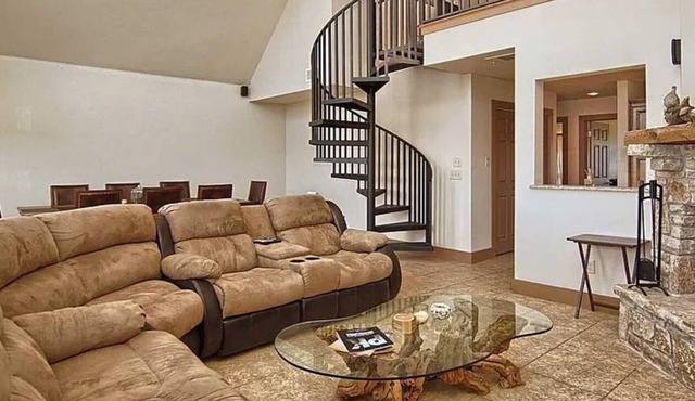 Nice quaint 5-bedroom 2 bath house with Dock.