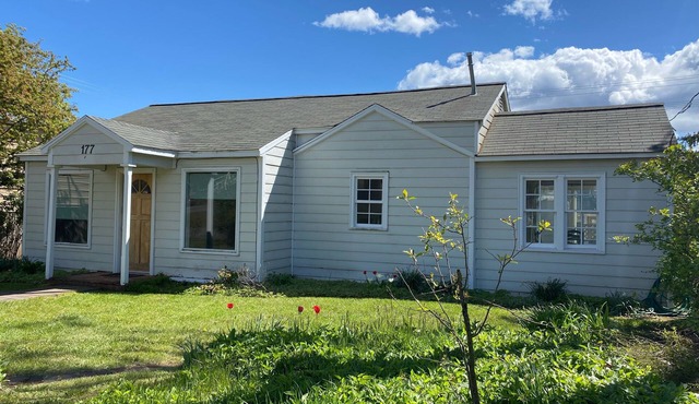 Nice quiet 3 BR house in downtown White Salmon