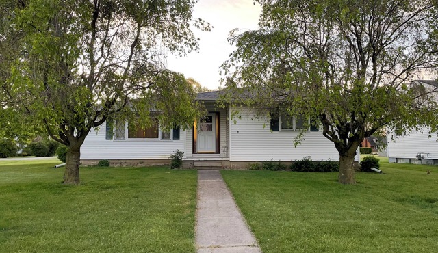 Nice Quiet House near Maumee Bay with Spacious Yard