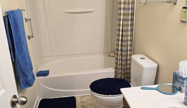 Nice quiet neighborhood, 5 min from Interstate 24 West and Interstate 65 South