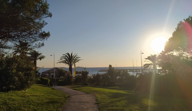 Nice renovated T3, 150m from the beach, air-conditioned, wifi, comfortable bedding, calm