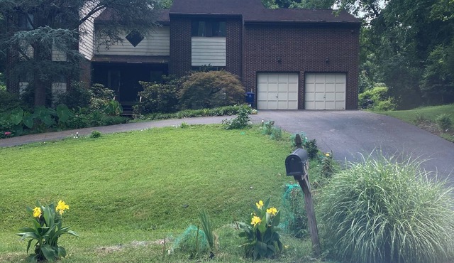 Nice renovated 2-bedroom apartment with AC in Bethesda