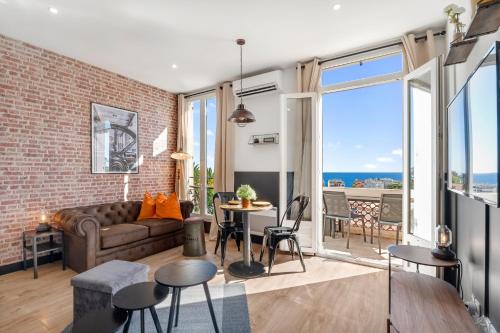 Nice Renting - CAMBRAI - Luxurious Sea View Terrasse - King Bed - Parking - AC - fully equipped