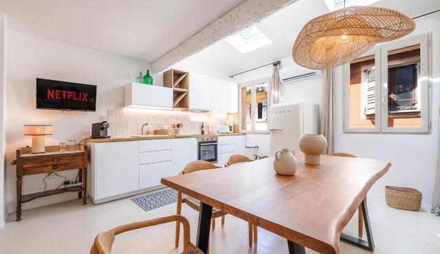 Nice Renting - NEUVE - Luxury Triplex Old Town Massena Garibaldi - 4 BedRoom - AC