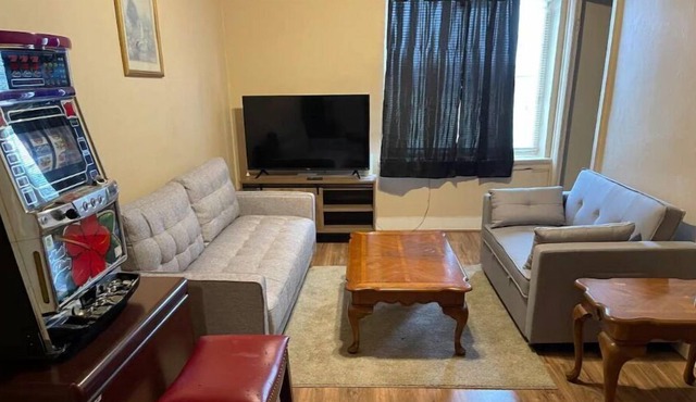 Nice Retreat On Busy Street