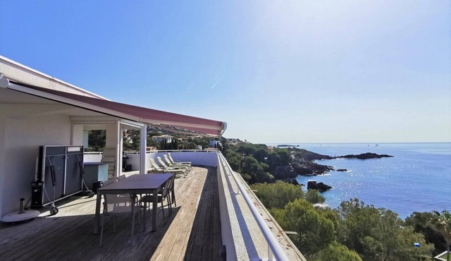 Nice rooftop apartment, stunning sea view