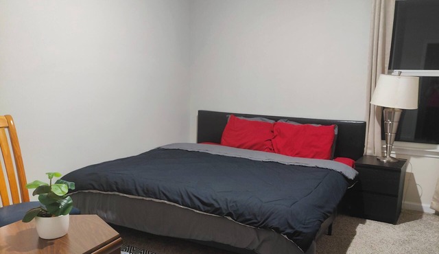 Nice room with King Size bed & attached full Bathroom in Dawsonville with AC