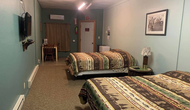 Nice room with private entrance in charming Claire City