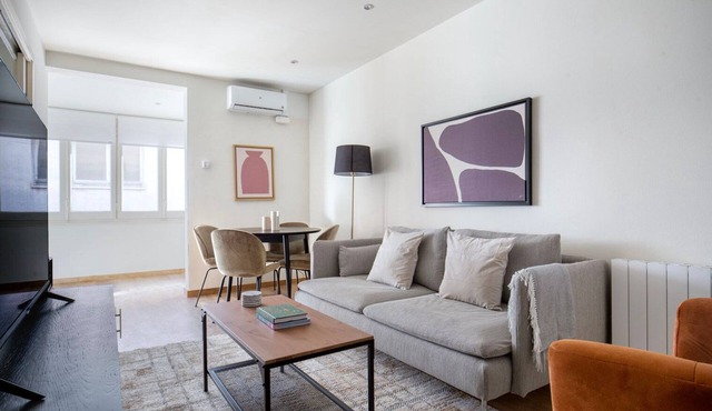 Nice Sarrià 2BR, Furnished w/Equipped Kitchen, by Blueground