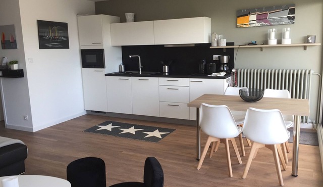 Nice sea view, south facing, Wifi, Parking, 50 m from beach & Thalasso