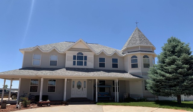 Nice secluded home with plenty of room to roam!