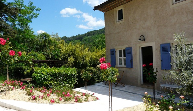 Nice semi-detached house, 19th-century Provencal farmhouse, aviable weekly !