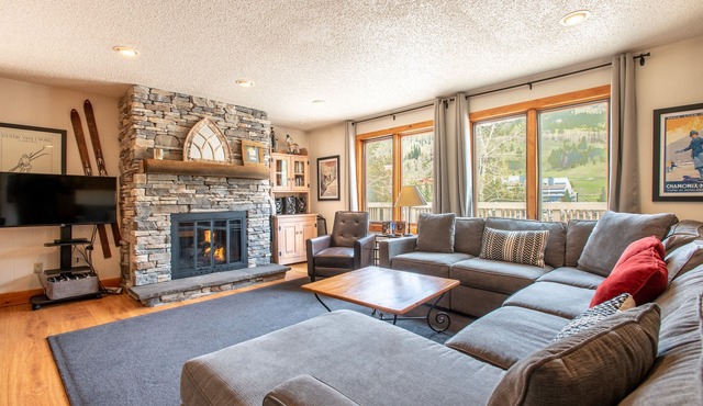Nice Ski-in/Walk-out condo, free wifi, & parking.