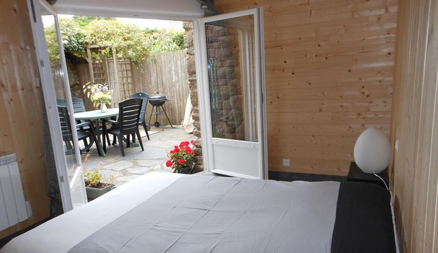 Nice small stone house, quiet, close to hiking trails, shops