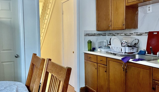 Nice spacious cozy room by center city allentown