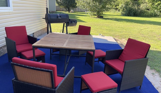 Nice, spacious home in a quiet neighborhood,10 min from restaurants and shopping