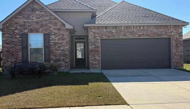 Nice spacious house in Lafayette near Cajundome, Mardi Gras and Festivals.