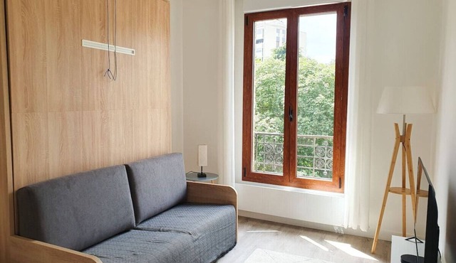 Nice studio in the city center 20 minutes from Paris
