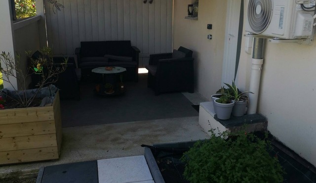 Nice studio fully furnished, refurbished 15 min from Lyon