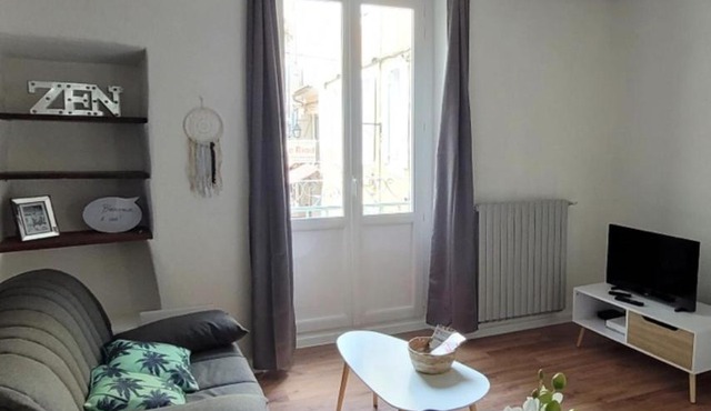 Nice studio in front of the ANTIQUE theater