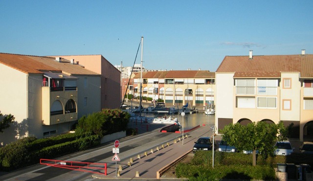 Nice studio view port. Beach and sea at 50 meters.
