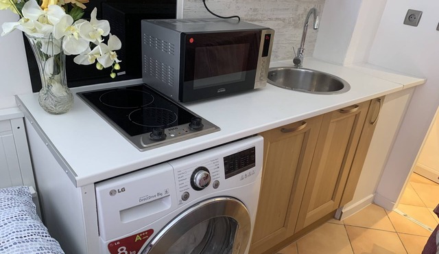 Nice studio with all mod cons