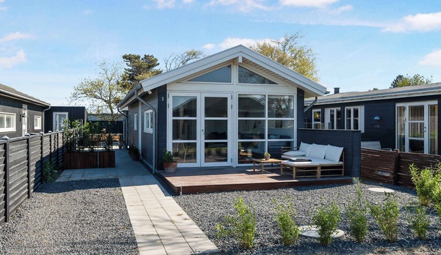 Nice summer house near the water's edge