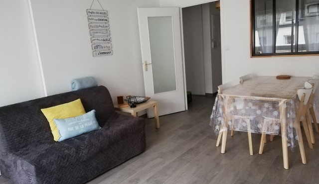 Nice T2 beach and walk market!