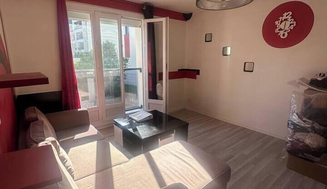 Nice T2 close to the streetcar