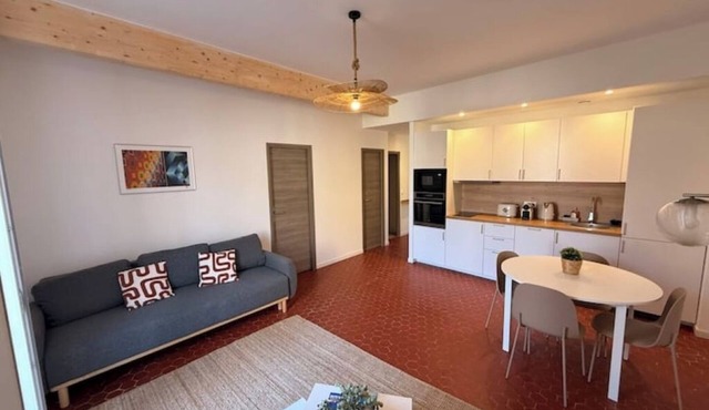 Nice T2 with balcony hyper center of aubagne