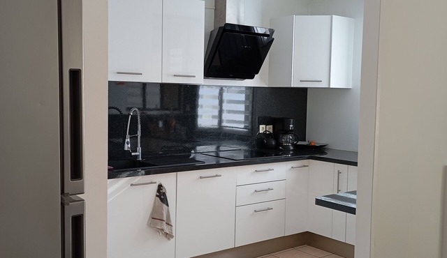 Nice T3 in a quiet area close to all amenities, large terrace, pets welcome.