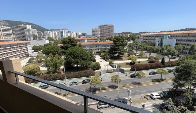Nice T4 with balcony near downtown Toulon