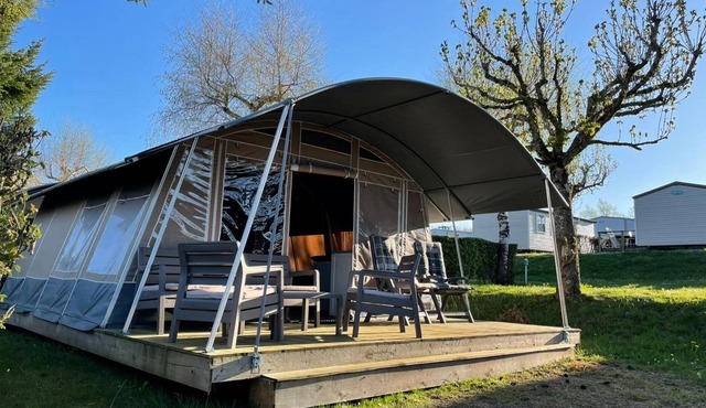 Nice tent lodge on a small-scale campsite on the Lac de Pareloupe reservoir