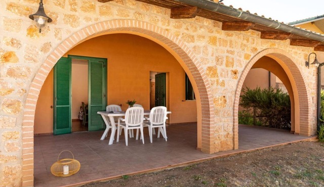 Nice three-room apartment in typically Tuscan style on the ground or first floor of approximately 50 m2 located in the area around the swimming pools.It is composed of a living room with dining area, flat-screen television and sofa bed, kitchenette equip in Massa Marittima