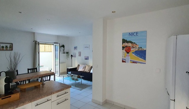 Nice: Very bright 80m2 3-room apartment with garden