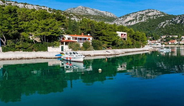 Nice villa direct on sea,surrounded with lot of mediterranean plants,two minutwe