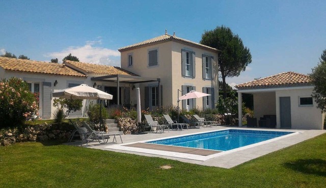 Nice villa for 8 people in Bagnols-en-Forêt, Var, heated pool.