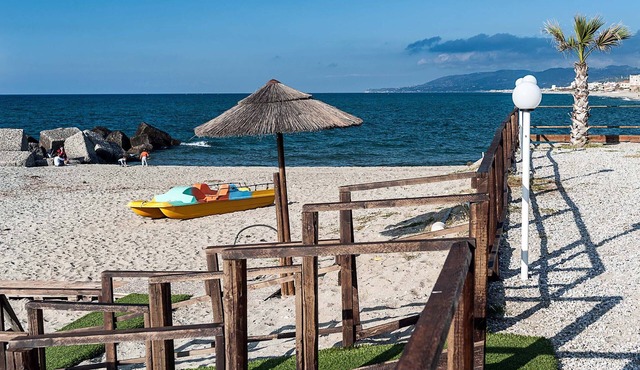 Nice villa with direct access to beach, near Milazzo, Sicily in Scala di Torregrotta