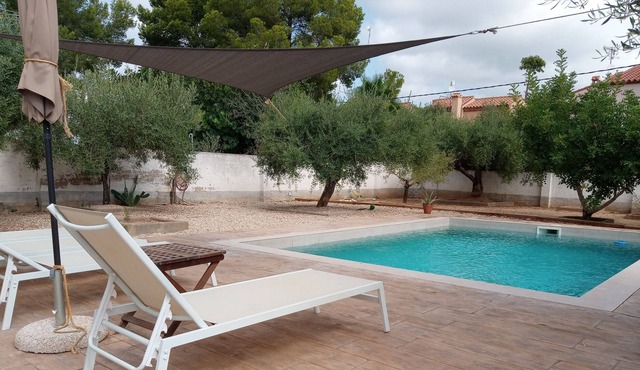Nice Villa with very private pool 10 minutes from the beach.