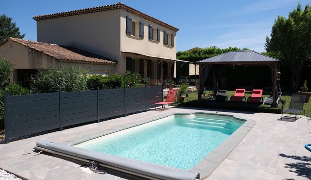 Nice villa with pool in Eyguieres Alpilles LS1-441