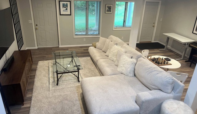 Nice walk-out 2-BR lower floor apartment in home. walking distance to hospital