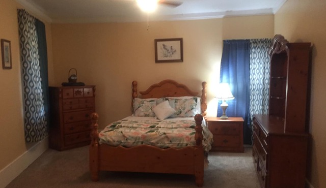 Nicely Decorated and Cozy Suite in a House