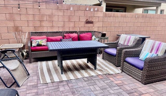Nicely decorated home with 5 bedrooms and 4 baths. Two en-suite baths!