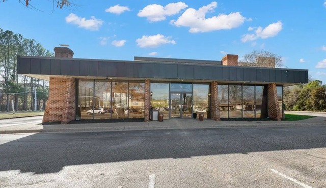 Nicely Equipped Room in Williamsburg Suites!