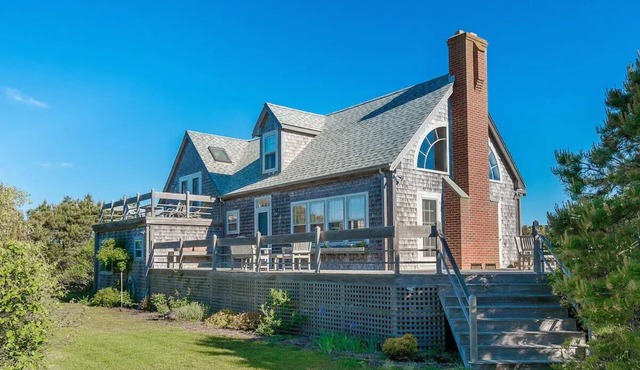 Nicely furnished 3 bedroom home with distant water views