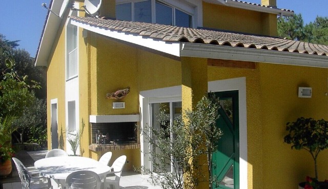 nicely furnished and comfortable, close to the beach