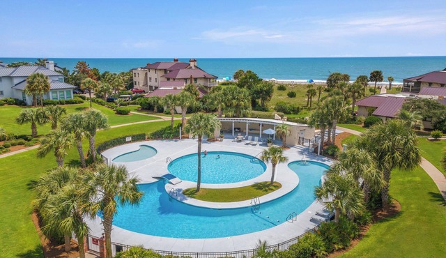 Nicely furnished downstairs villa; that opens to a porch overlooking the ocean