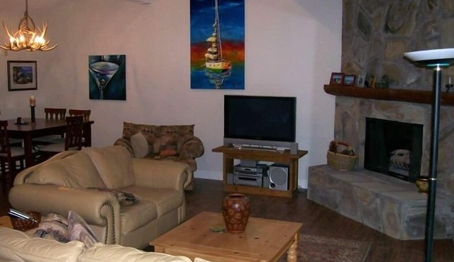 Nicely Updated Condo Across From Hyatt!