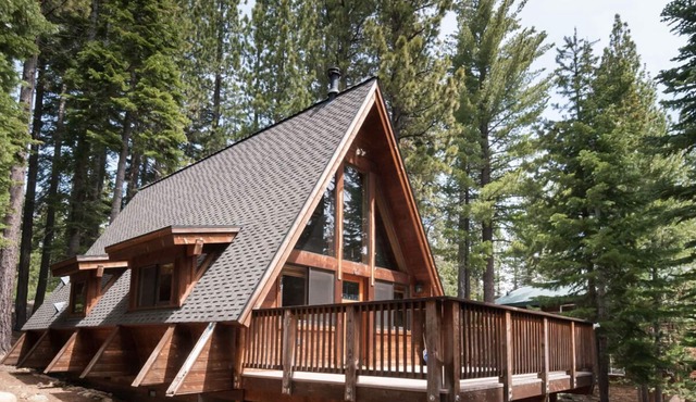 Nicely updated Chambers cabin w/pool, beach and tennis!